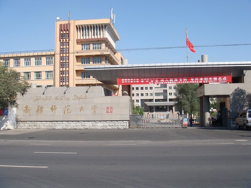 卡拉库里湖与塔县